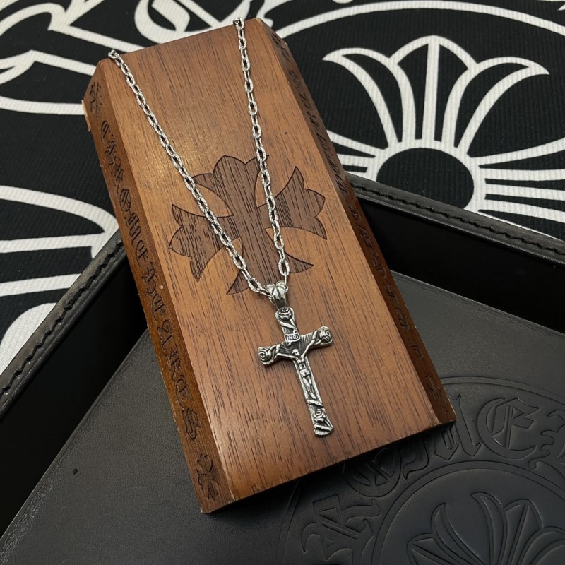 Ch*0me He**ts necklaces